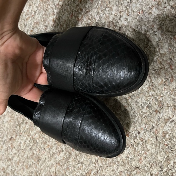 Vince Mason Snakeskin Embossed Leather Slip On Loafers - Picture 5 of 7